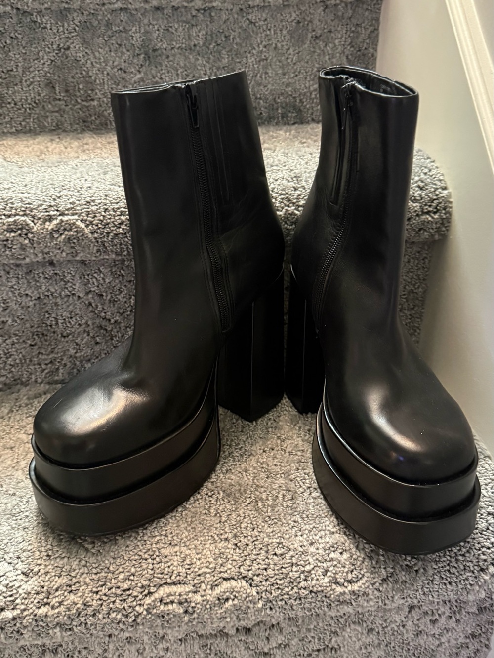 Steve Madden Cobra platform boots